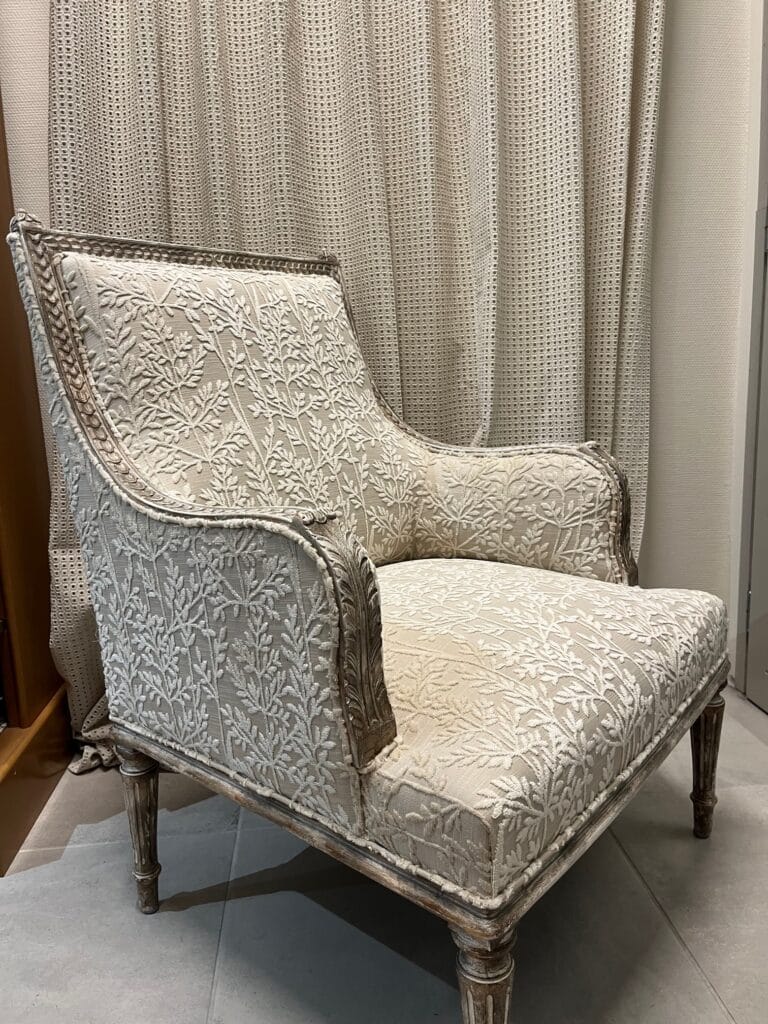 Restauration de fauteuil à Lyon : Redonnez vie à vos assises avec GL Déco